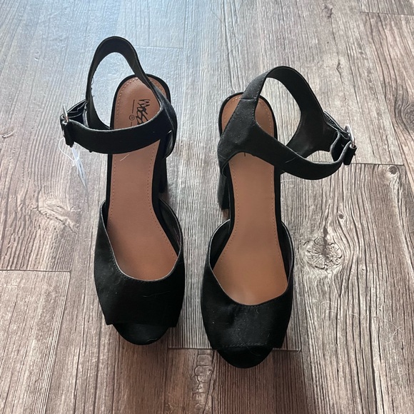 Mossimo Black Heels - Picture 1 of 6